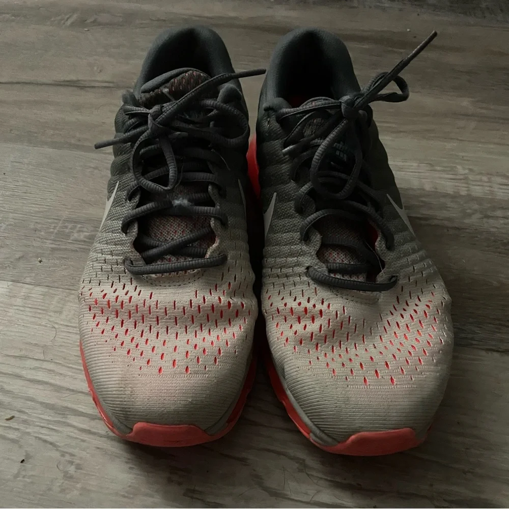 Women’s Nike Air Max Gray Red Sneakers Size 9.5 | Cushioned Running Style